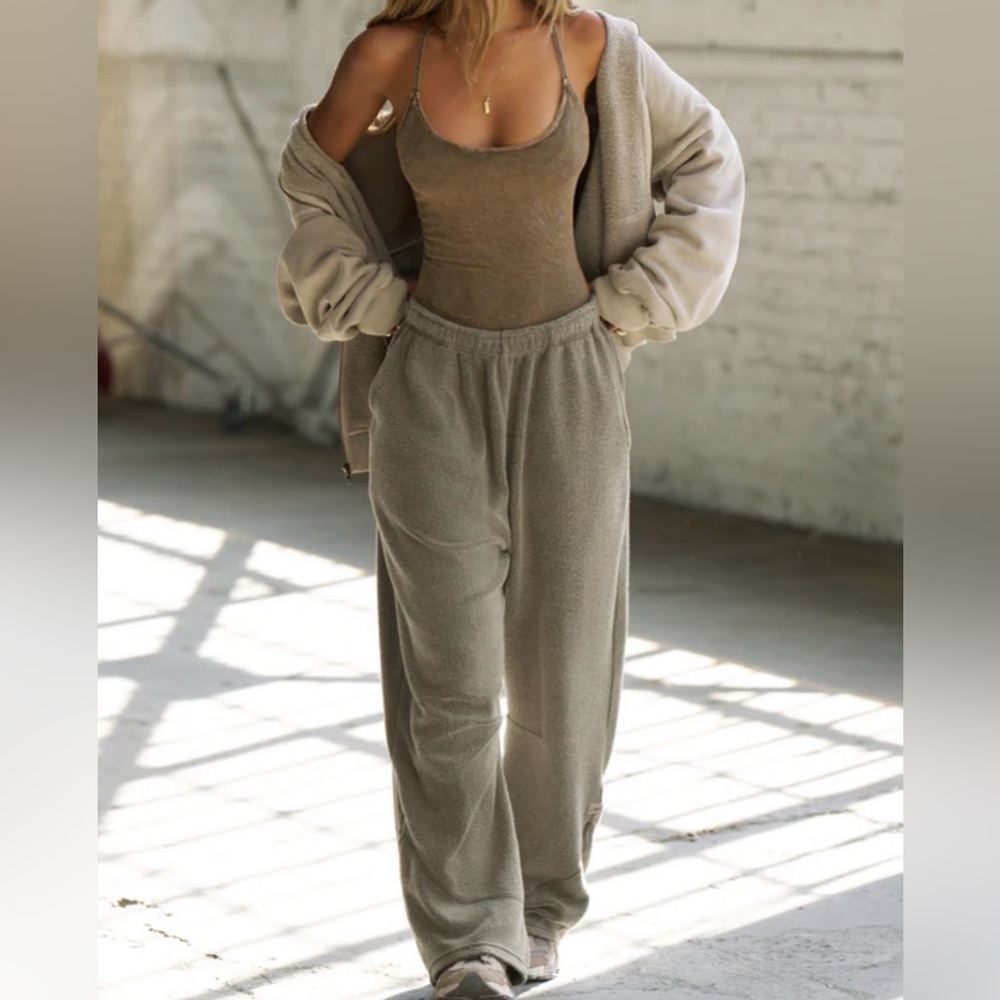Joah Brown -NWT- Wide-Leg Fleece Pants - Picture 2 of 7